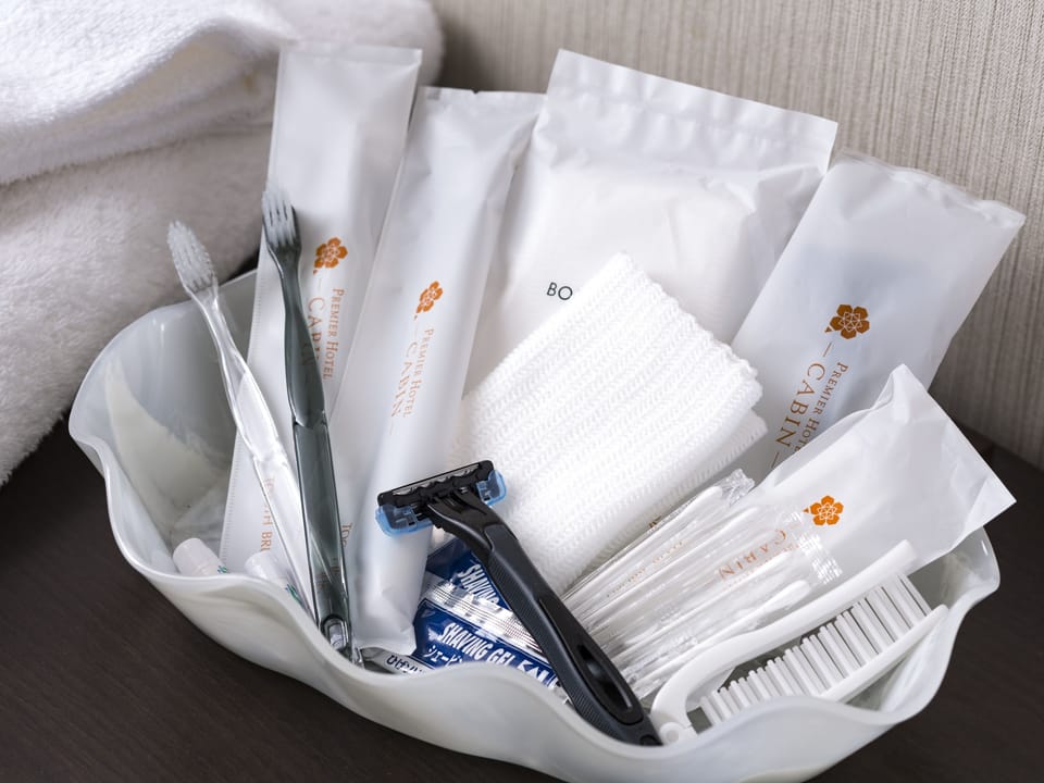 Down comforters, in-room safe, desk, blackout drapes