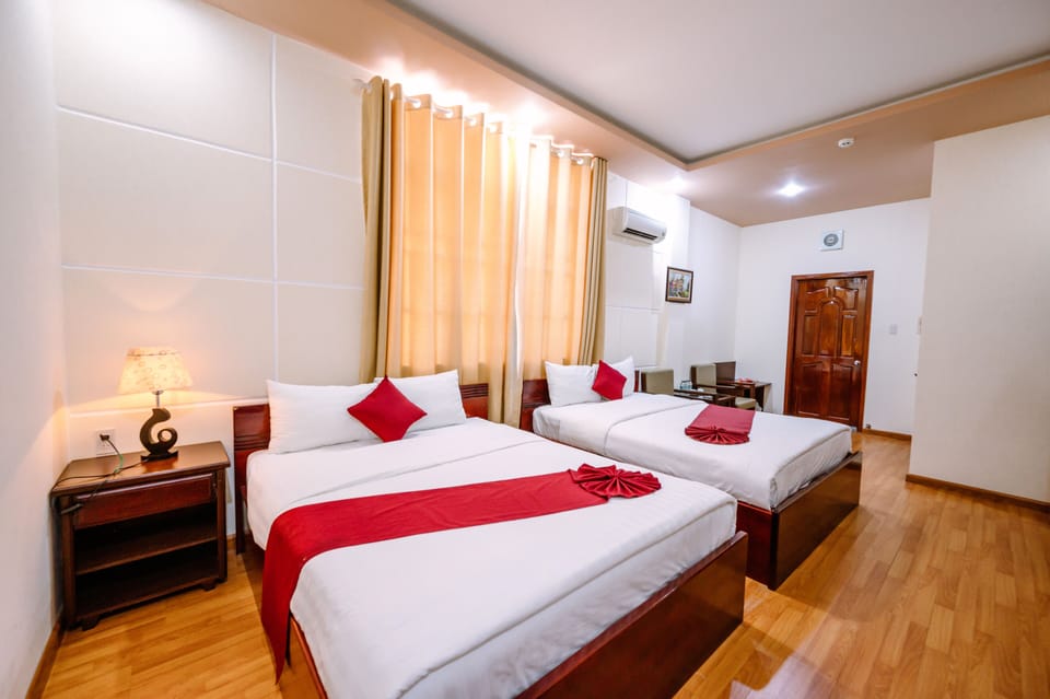 Premium bedding, down comforters, minibar, in-room safe
