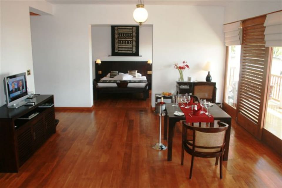 Family Suite | Pillowtop beds, minibar, in-room safe, desk
