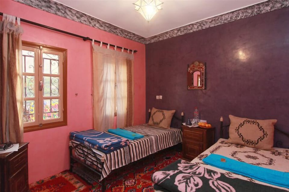 Traditional Double or Twin Room, Private Bathroom (Single or double use) | Free cribs/infant beds, bed sheets