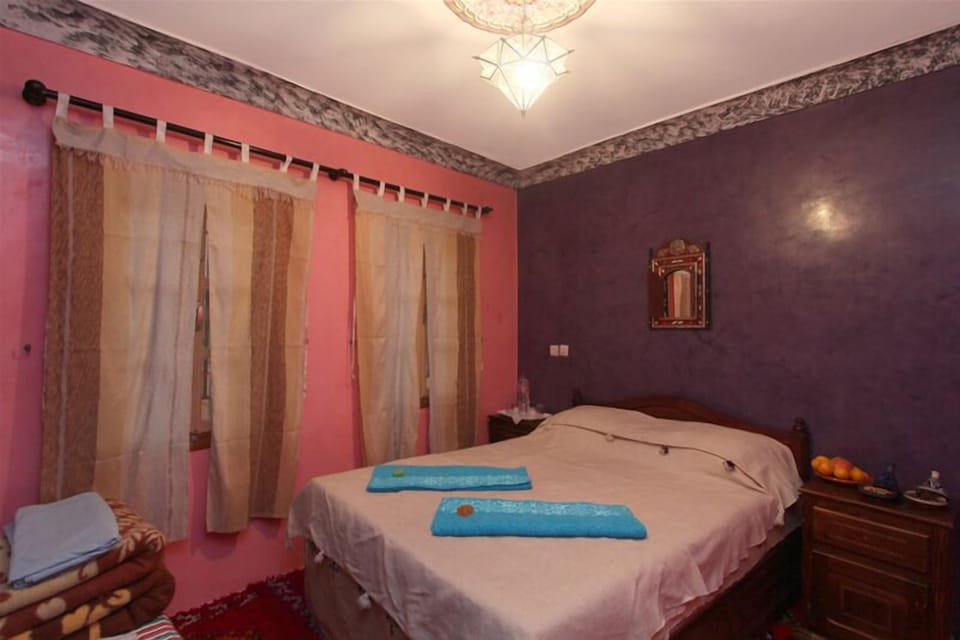 Traditional Double or Twin Room, Private Bathroom, Mountain View | Free cribs/infant beds, bed sheets