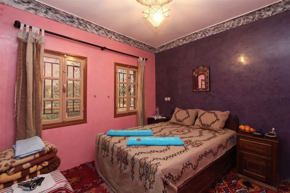 Traditional Double or Twin Room, Private Bathroom, Mountain View | Free cribs/infant beds, bed sheets