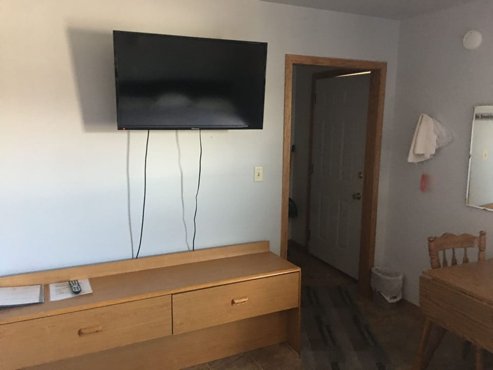 Double Room | Laptop workspace, WiFi (free), bed sheets