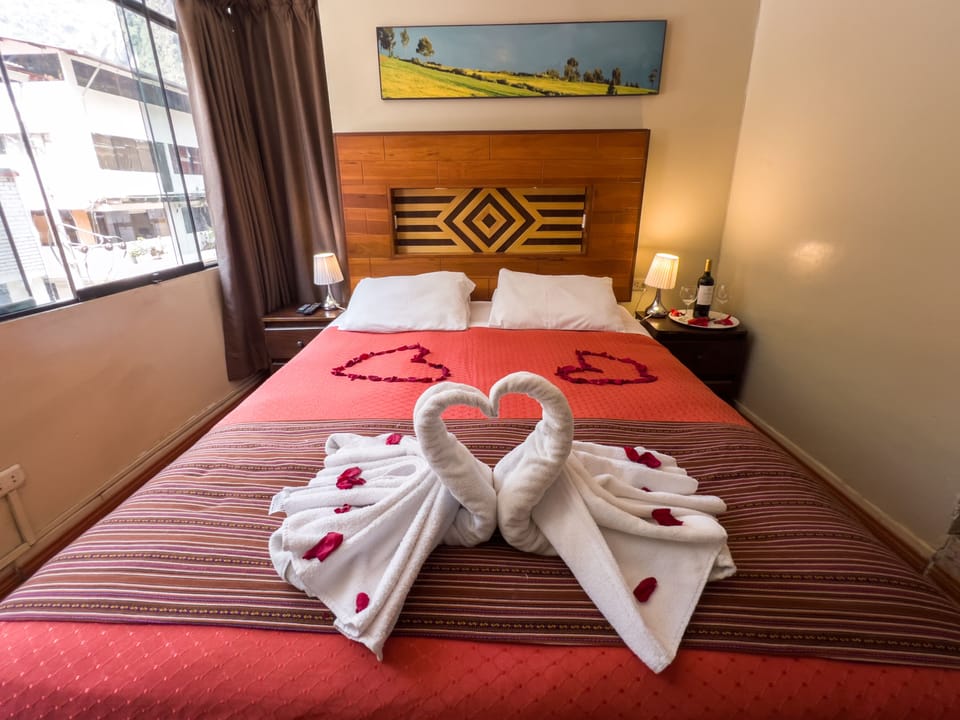 Suite, Private Bathroom | Down comforters, Tempur-Pedic beds, laptop workspace, WiFi (free)