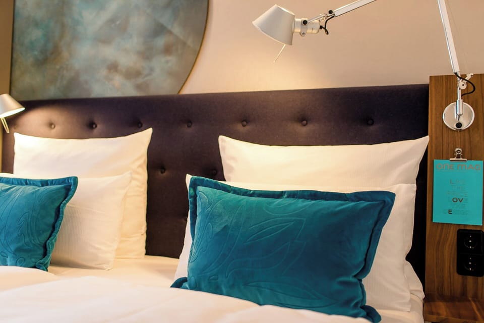 Room (THE ONE) | Desk, soundproofing, WiFi (free), bed sheets