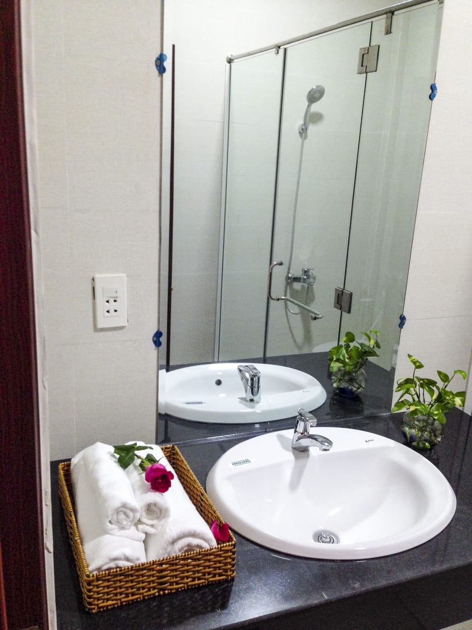 Bathroom sink