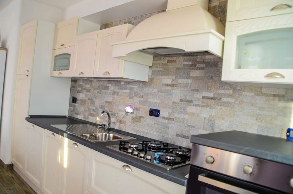 Grand Studio, 1 Bedroom, Balcony, Mountain View | Private kitchen