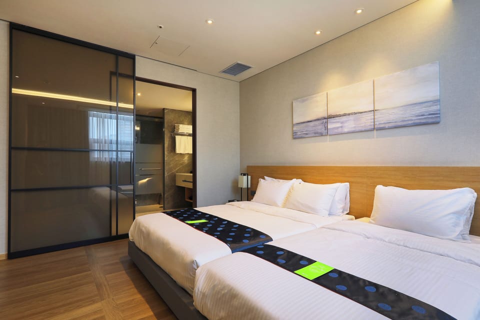 Deluxe Ondol Suite | Down comforters, minibar, in-room safe, desk