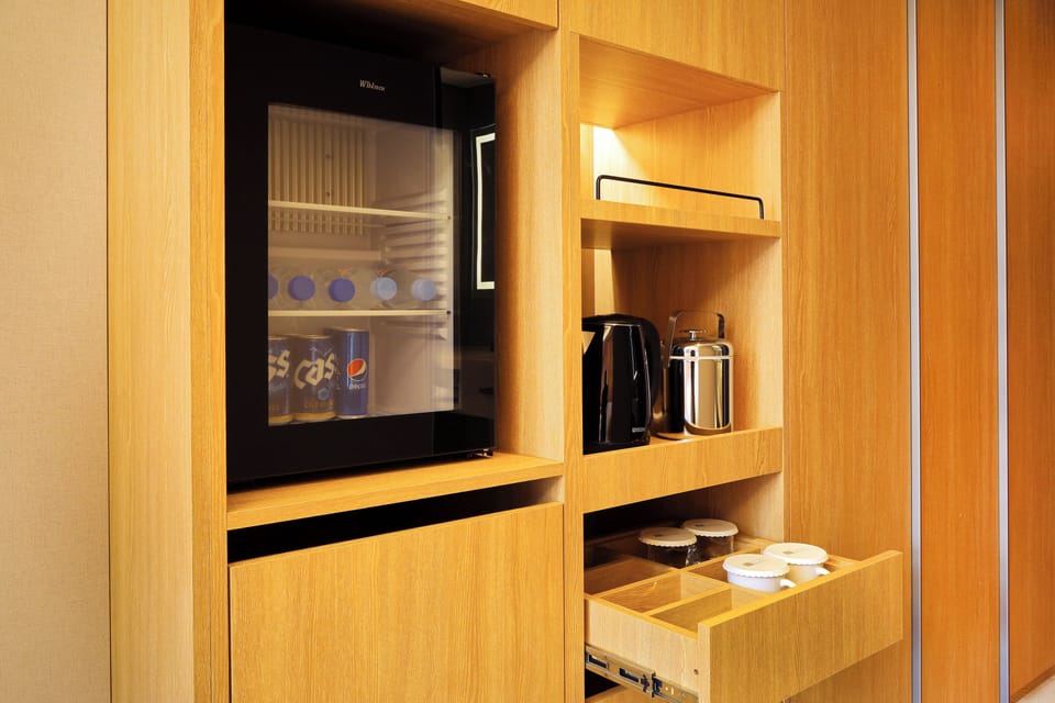 Deluxe Family Twin | Down comforters, minibar, in-room safe, desk