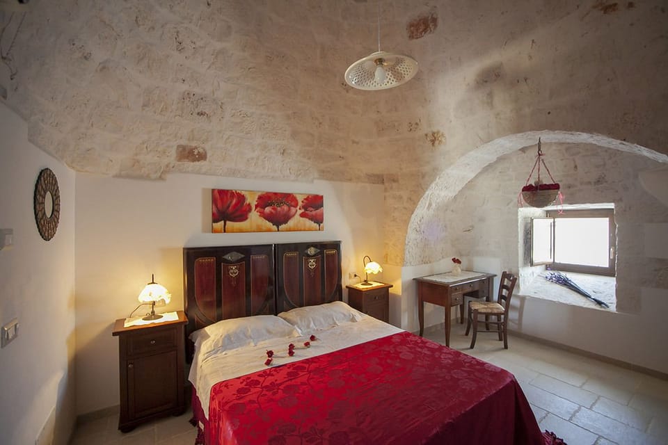 Deluxe Double or Twin Room | Desk, WiFi (free), bed sheets