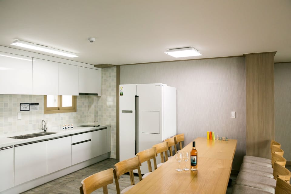 Suandsu Suite room | Private kitchen | Fridge, microwave, electric kettle