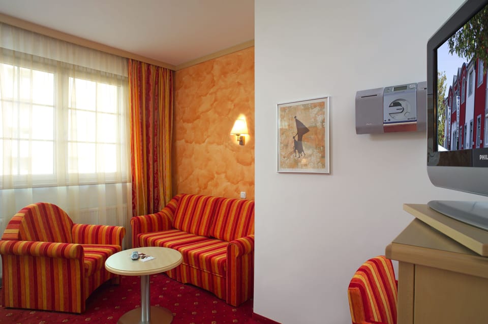 Suite, Garden View | Room amenity
