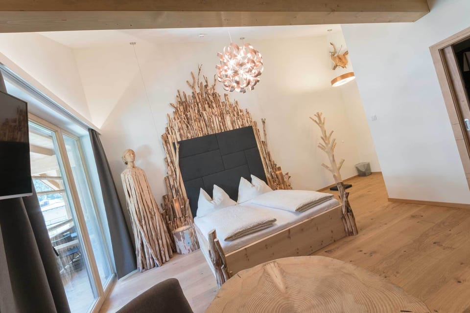 Deluxe Triple Room | Premium bedding, in-room safe, individually furnished, desk