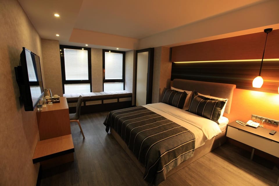 In-room safe, desk, soundproofing, WiFi (free)