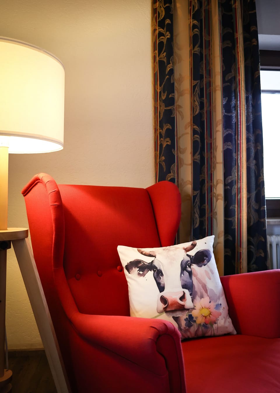 Double Room, Non Smoking | Living area | Flat-screen TV