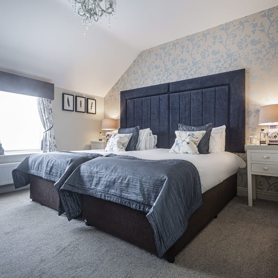 Deluxe Double Room | Desk, blackout drapes, iron/ironing board, WiFi (free)