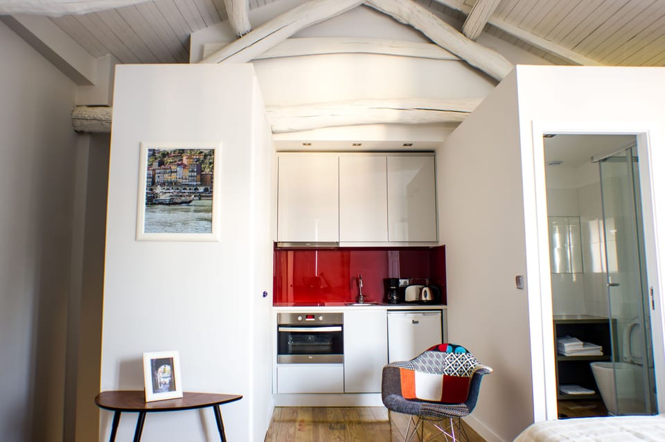 Studio (Vitória) | Private kitchenette | Fridge, microwave, oven, stovetop