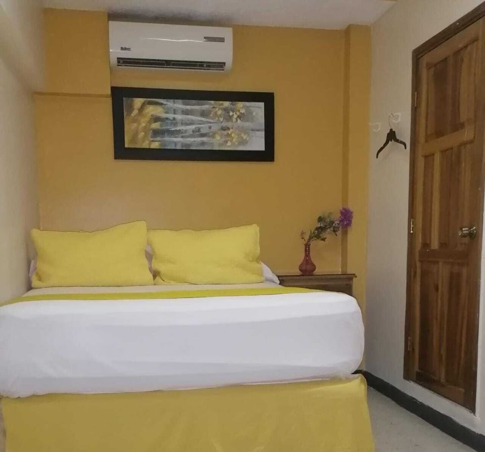 Standard Room, 1 Queen Bed | Iron/ironing board (on request), rollaway beds (surcharge), WiFi (free)