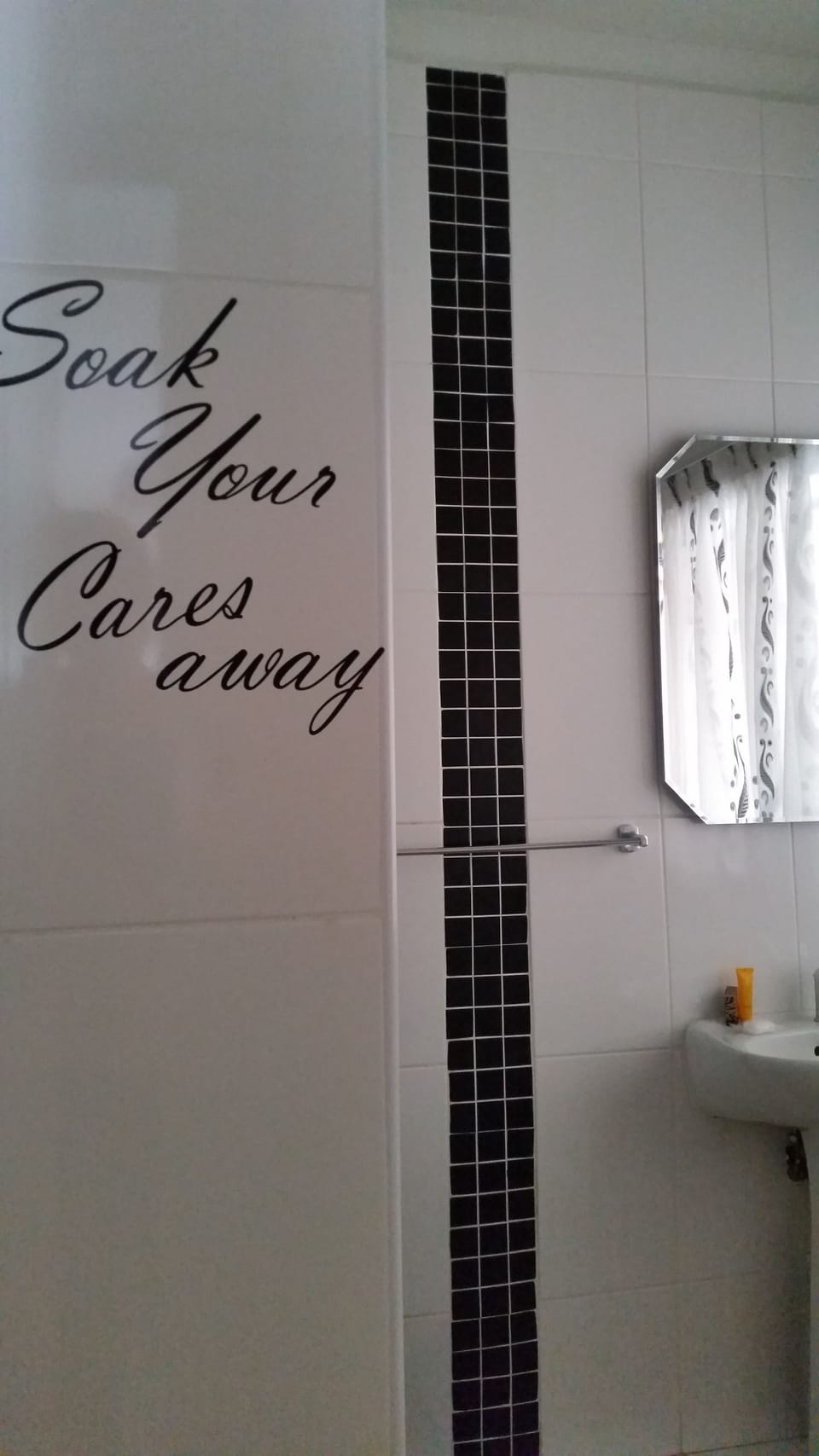 Standard Room | Bathroom | Shower, free toiletries, hair dryer, towels