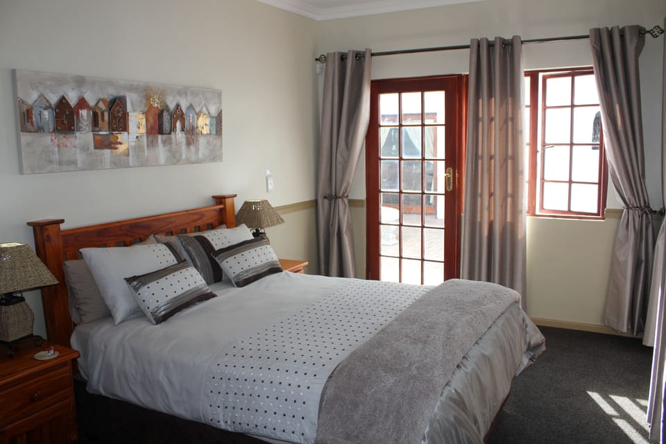 Cozy Rooms (Double beds) | Desk, free WiFi, bed sheets