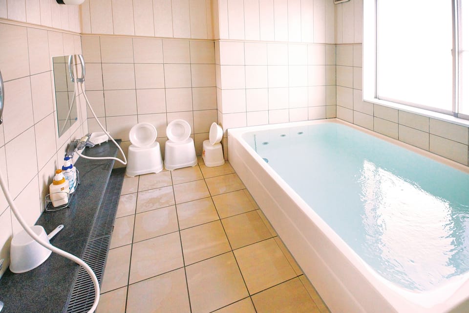 Indoor spa tub