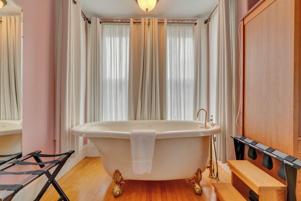 Traditional Room, Jetted Tub, Ground Floor | Deep soaking bathtub