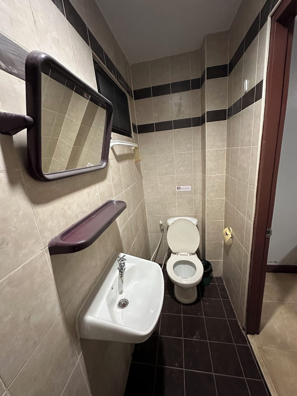 Standard Single Room | Bathroom | Shower, free toiletries, hair dryer (on request), towels