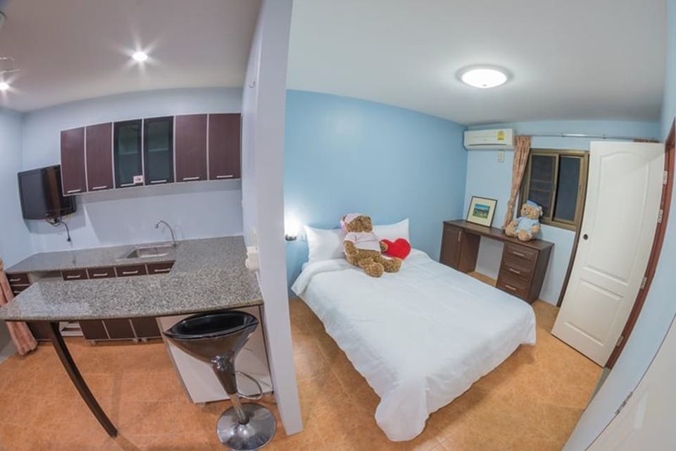 Studio | Rollaway beds (surcharge), WiFi (free)