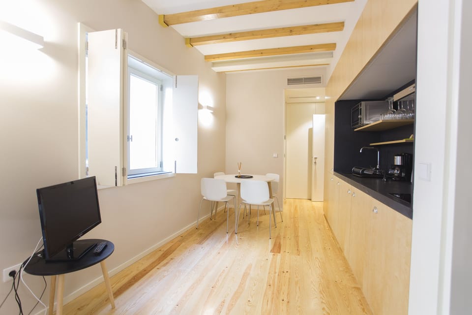 Apartment, 1 Bedroom (Infante) | Private kitchenette | Fridge, microwave, stovetop, coffee/tea maker
