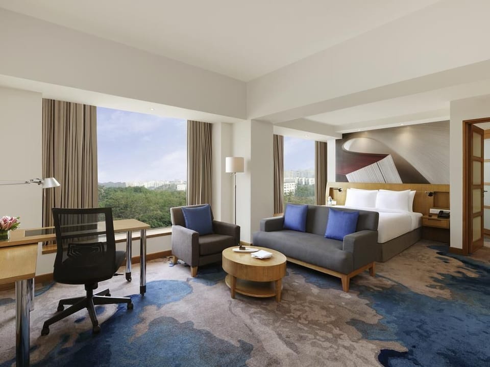Junior Suite, 1 Queen Bed | Premium bedding, down comforters, pillowtop beds, minibar
