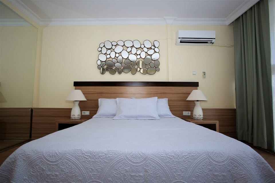 Standard Double or Twin Room, Sea View | Premium bedding, minibar, soundproofing