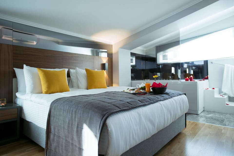 Deluxe Suite, Jetted Tub | Premium bedding, down comforters, minibar, in-room safe