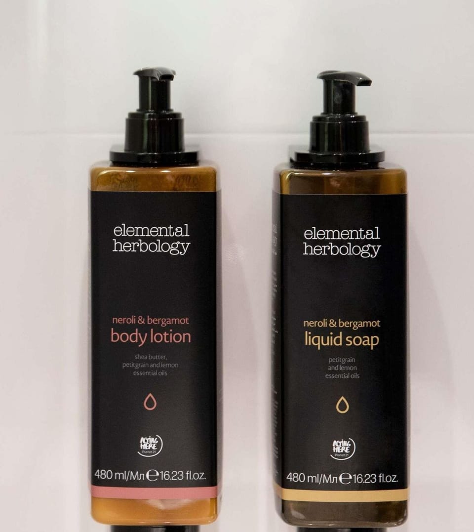 Combined shower/tub, eco-friendly toiletries, hair dryer, towels