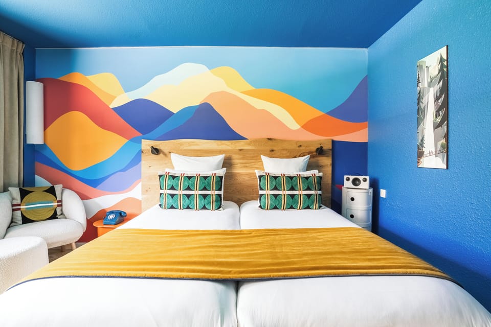 Premium bedding, blackout drapes, soundproofing, free cribs/infant beds