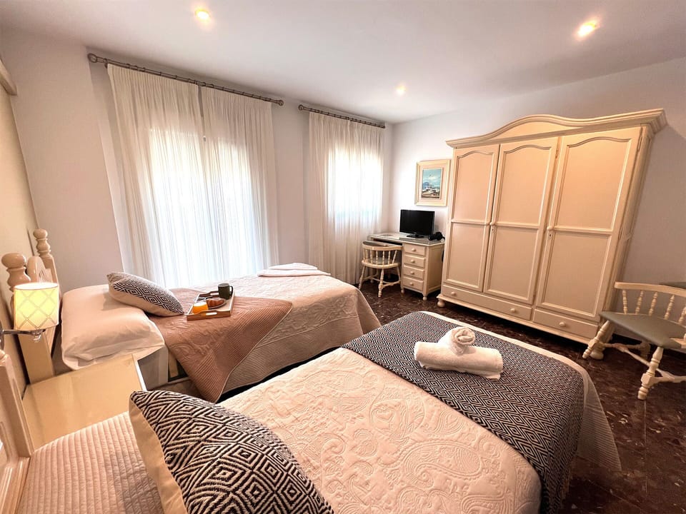 Double Room | Minibar, desk, blackout drapes, free WiFi