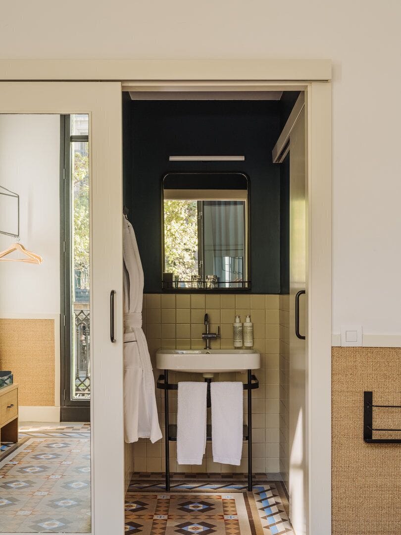 Room, 1 Double Bed, City View | Bathroom | Shower, hair dryer, towels, shampoo