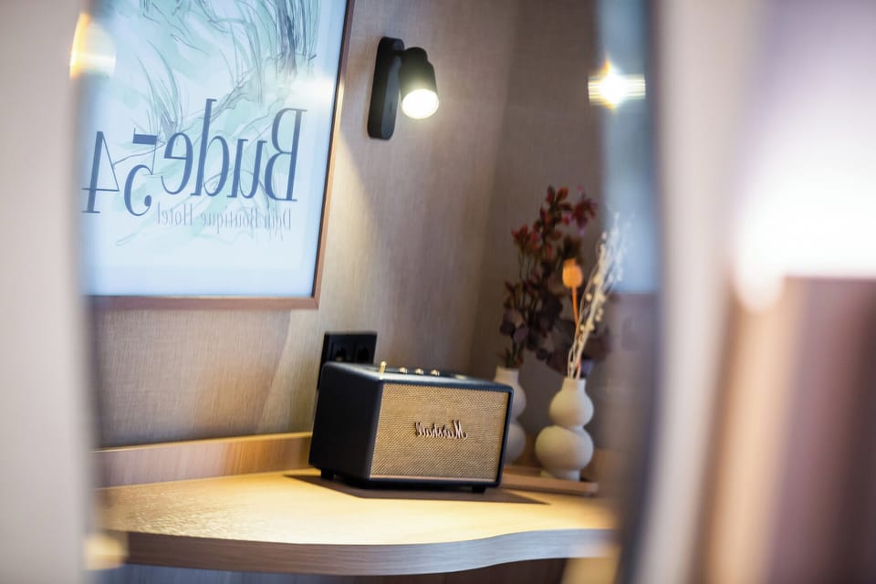 Premium bedding, in-room safe, blackout drapes, soundproofing