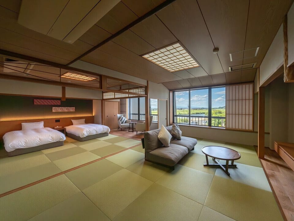 Superior Room, Non Smoking | Down comforters, in-room safe, WiFi (free), bed sheets