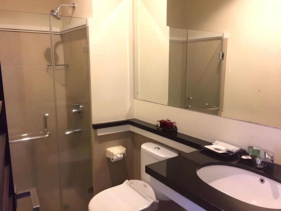 Deluxe Room | In-room safe, desk, blackout drapes, free WiFi