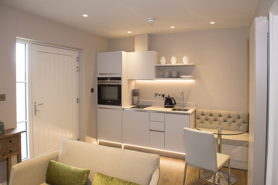 Luxury Apartment, One-Bedroom | Private kitchen | Electric kettle