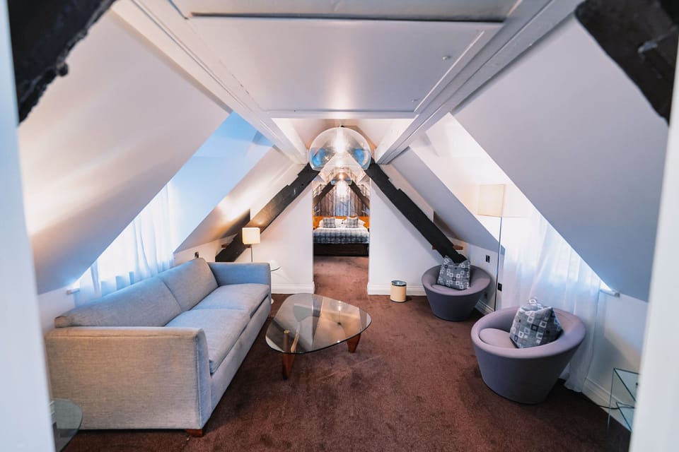 Suite (Townhouse) | Desk, iron/ironing board, free WiFi, bed sheets