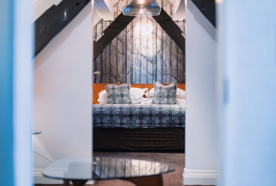 Suite (Townhouse) | Desk, iron/ironing board, free WiFi, bed sheets