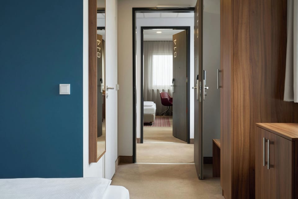 Family Room, 1 King Bed | In-room safe, desk, laptop workspace, blackout drapes