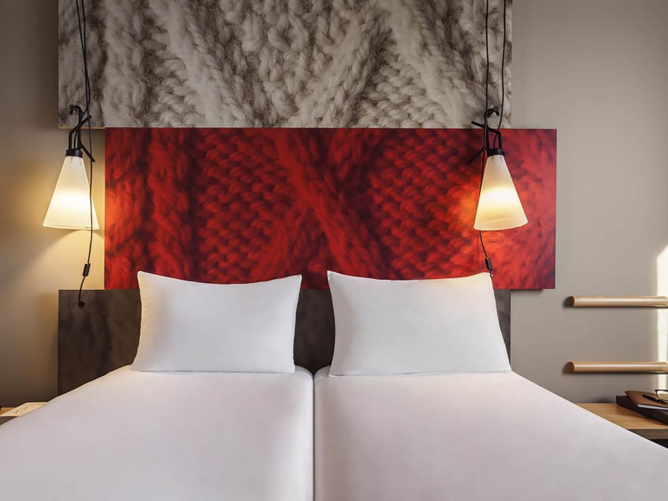 Standard Room, 2 Twin Beds | In-room safe, desk, blackout drapes, soundproofing