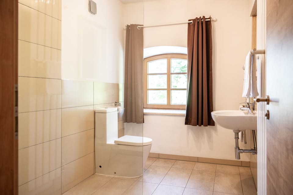 Business Double Room | Hypo-allergenic bedding, desk, cribs/infant beds, rollaway beds