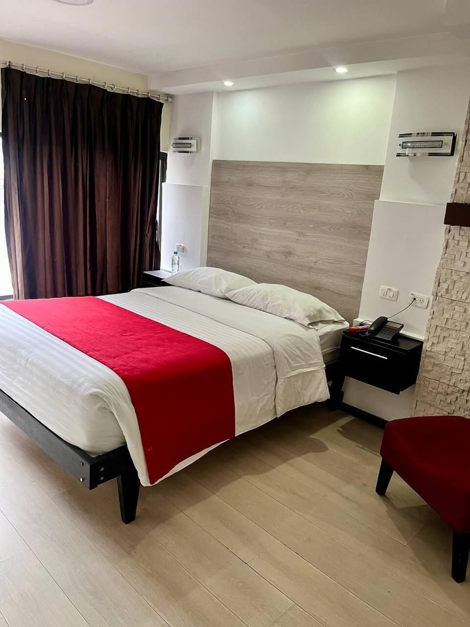 Premium Single Room | Blackout drapes, WiFi (free), bed sheets