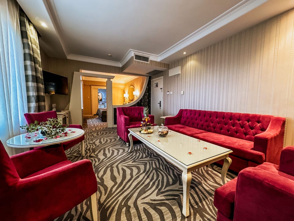Studio Suite | Premium bedding, minibar, in-room safe, desk