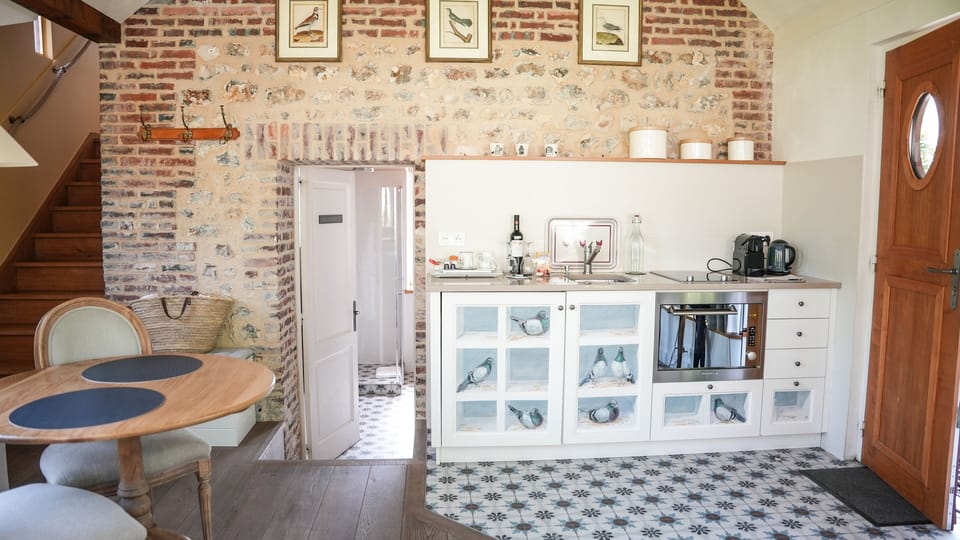 Romantic Cottage, 1 Bedroom | Private kitchen | Espresso maker, coffee/tea maker, electric kettle