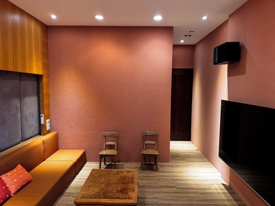 Exclusive Double or Twin Room | Living area | 50-inch LED TV with cable channels, TV, pay movies