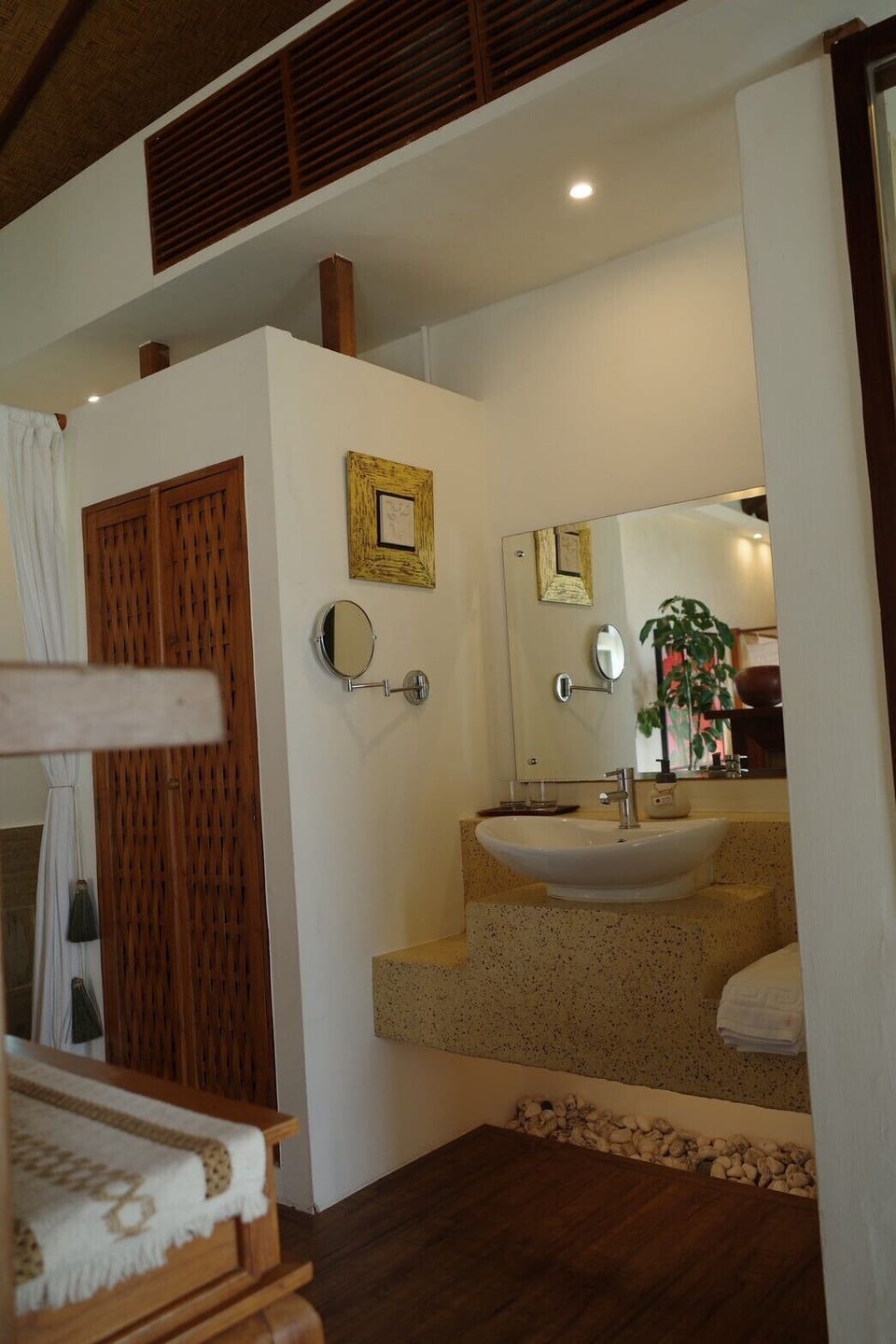 Penthouse Suite(For 2 adults only) | Bathroom | Hair dryer, towels, shampoo, toilet paper